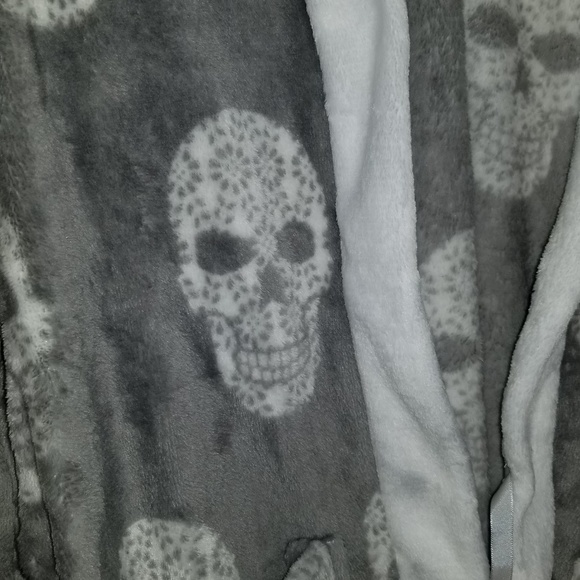 Sugar Skull Hooded Robe - Picture 3 of 6